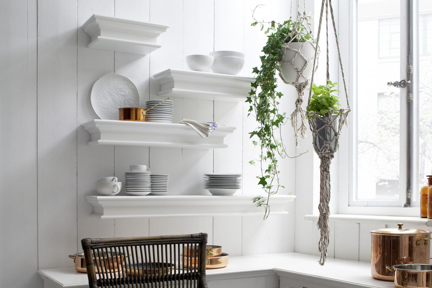 23" Classic White Floating Wall Shelf