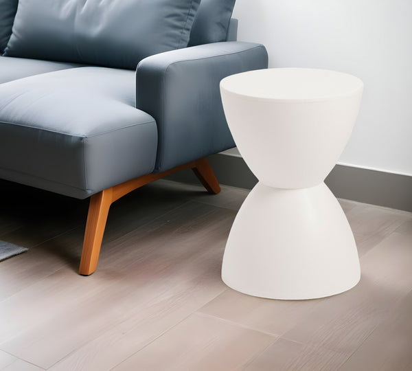 17 White Heavy Duty Plastic Round Pedestal End Table